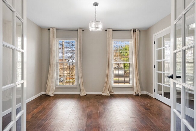 Building Photo - *RESERVED - Contact Us to Submit A Backup App!* Fully Renovated 4BR/2.5BA Gem in Sought-After Ben...