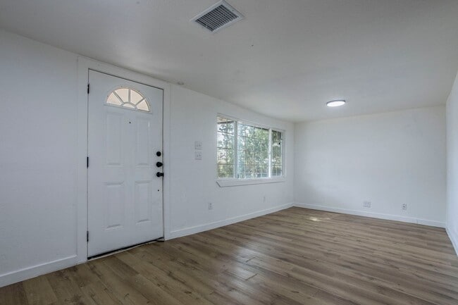Building Photo - Modern Comfort and Convenience  4BR/2BA Home in San Antonio Available Now!