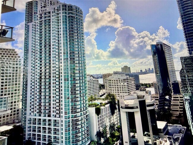 Building Photo - 1050 Brickell Ave