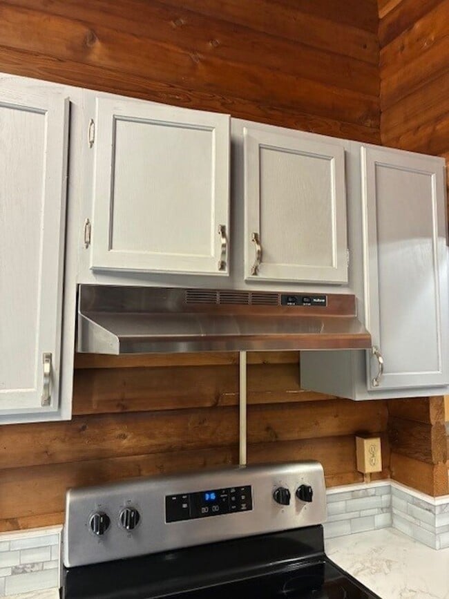 Building Photo - LAKE FRONT PARADISE