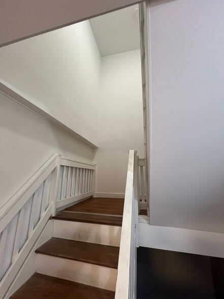 Building Photo - 2864 W 36th St