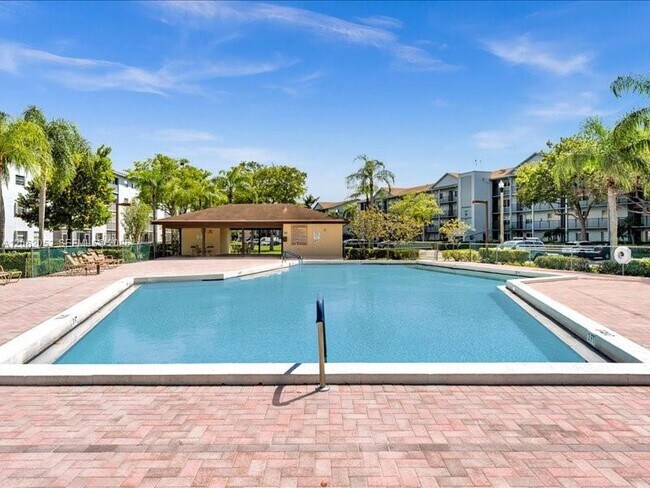 Building Photo - 12500 SW 5th Ct