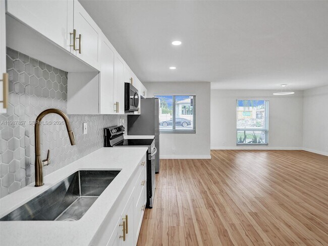 Building Photo - 932 Mandarin Isle