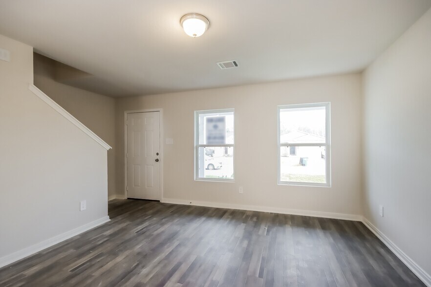 Building Photo - 15754 Del Norte Dr