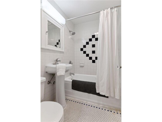 Building Photo - 953 17th Ave SE