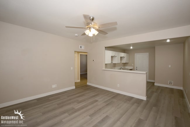 Building Photo - Charming 2Bdm 1Ba Located in Central Las Vegas