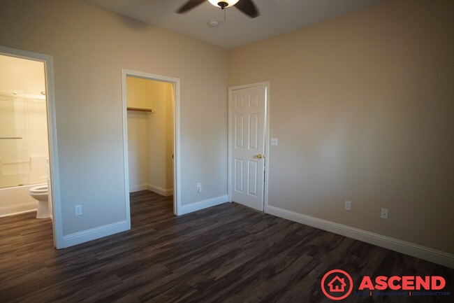 Building Photo - Great East Bakersfield Property!