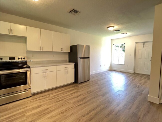 Building Photo - 1347 NE 111th St