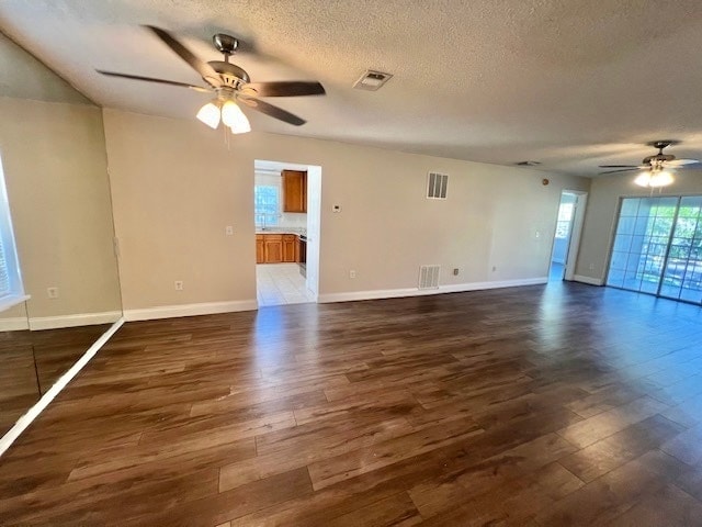 Building Photo - 2208 Clubside Dr