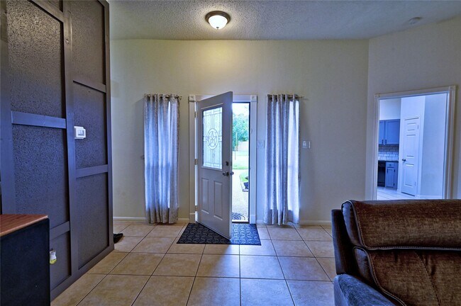 Building Photo - 7407 Creekfield Dr