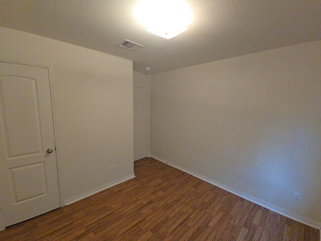 Building Photo - 2303 Golden Brandy Ln