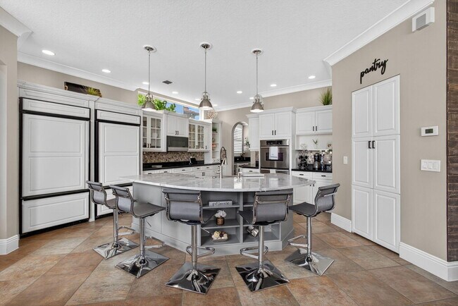 Building Photo - 9225 Delemar Ct