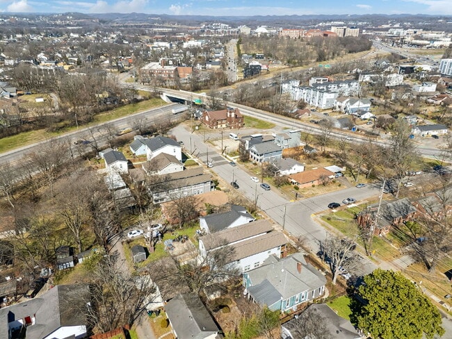 Building Photo - Grandeur in Germantown!