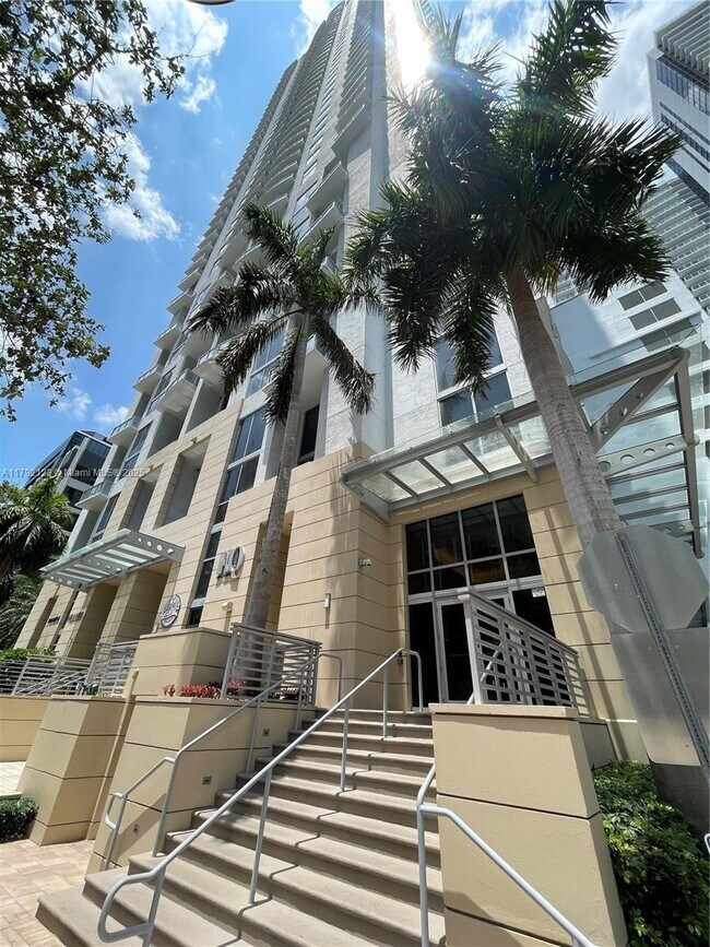 Building Photo - 1060 Brickell Ave