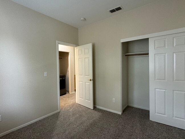 Building Photo - Roseville home with new artificial grass