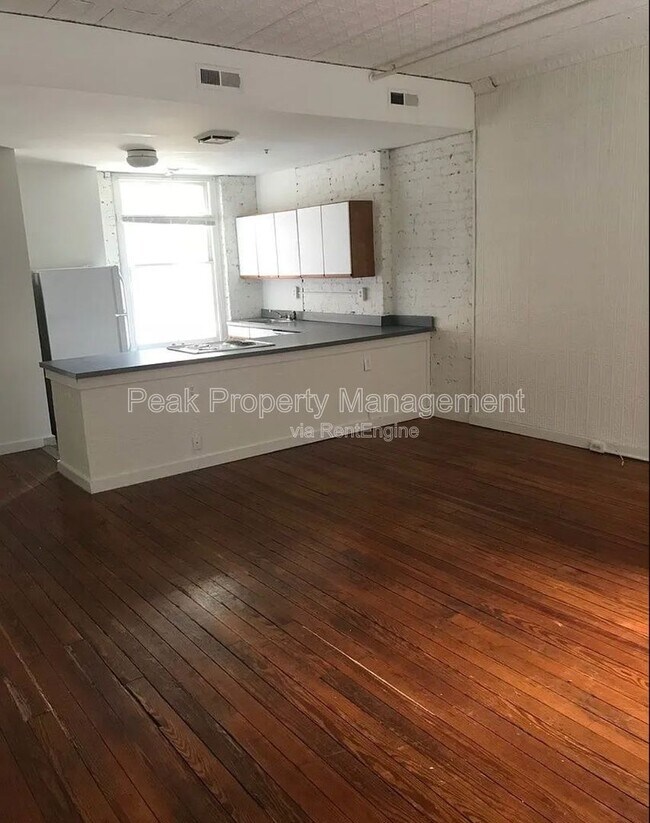 Building Photo - 308 W Broad St