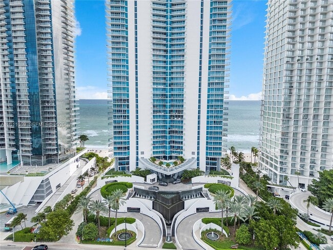 Building Photo - 17001 Collins Ave