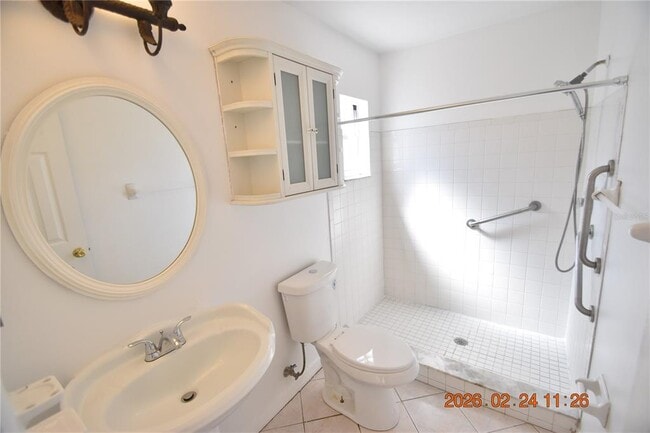 Building Photo - 818 Gray St S