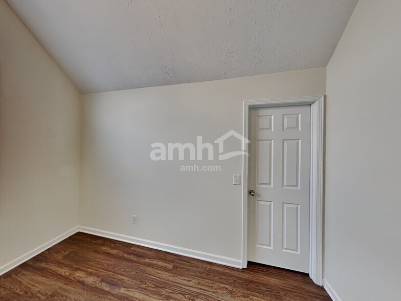 Building Photo - 441 Remington Ave