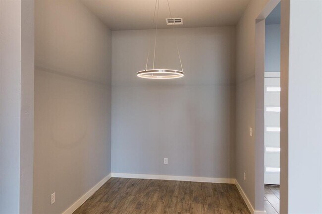 Building Photo - 504 Remington Ave