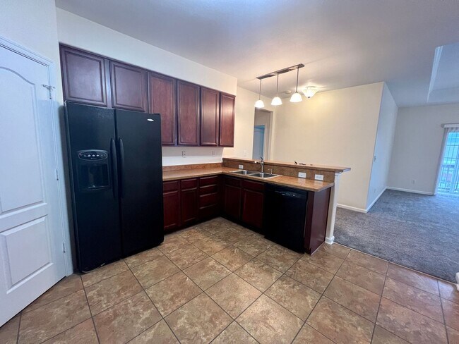 Building Photo - Available Now! 2nd Story, 3 Bed, 2.5 Bath Condo with Screened-in Balcony in Adams Landing