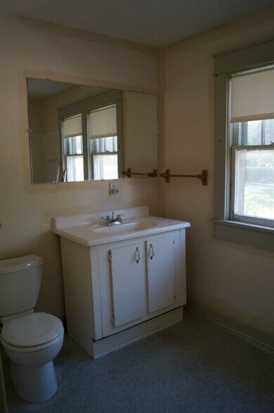 Building Photo - Eleventh St