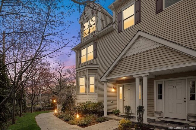 Building Photo - 160 Glenbrook Rd