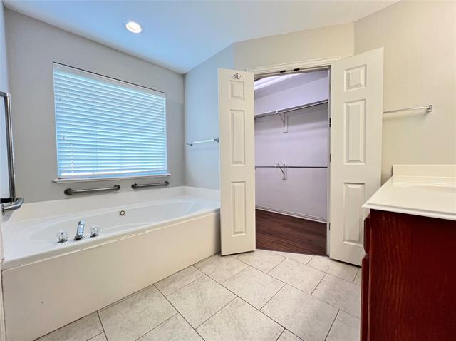 Building Photo - 2023 Brooke Dr