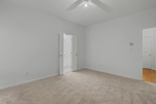 Building Photo - Carolina Lakes!