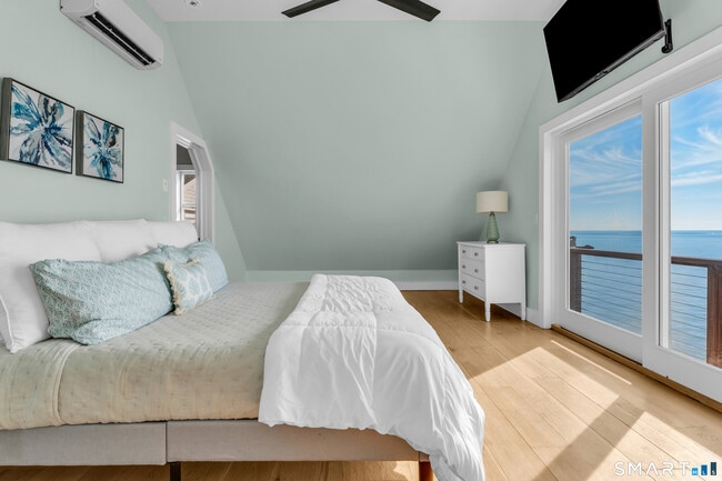 Building Photo - 49 Circle Beach Rd