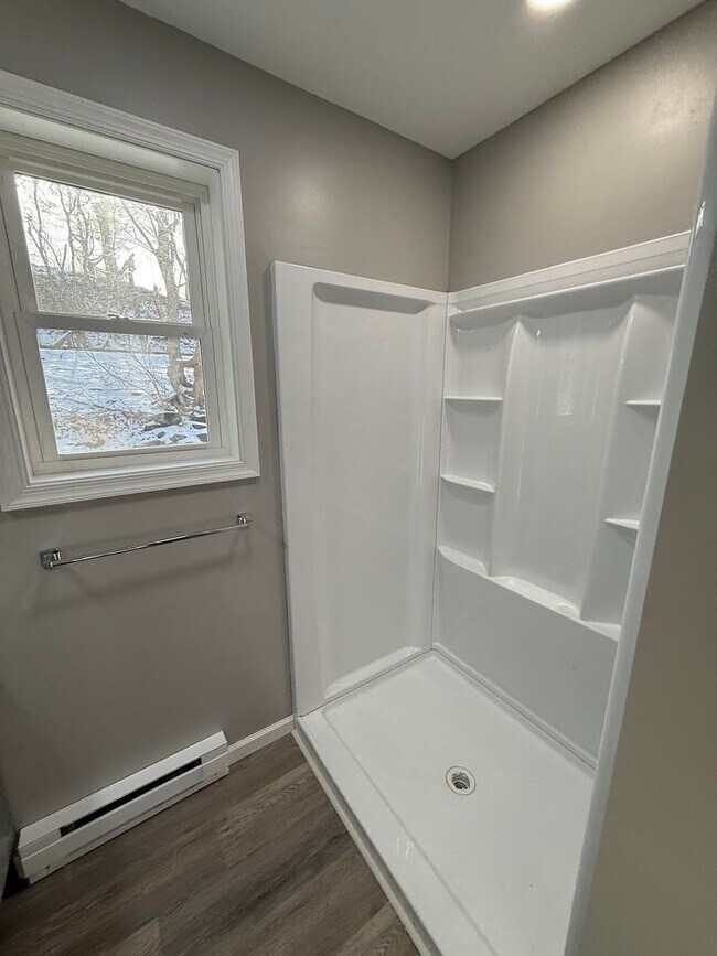 Building Photo - 1136 S Main St