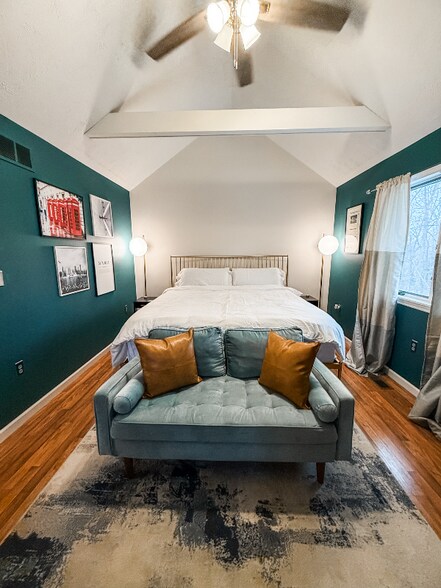 Building Photo - 102 Longfellow Close