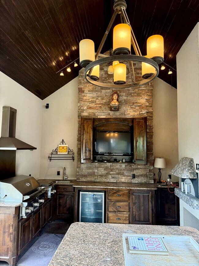 Building Photo - 5 Muirfield Dr