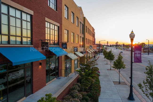 Building Photo - 314 N Birch St