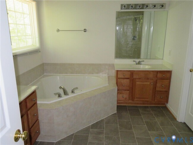 Building Photo - 2057 Pruett Ct