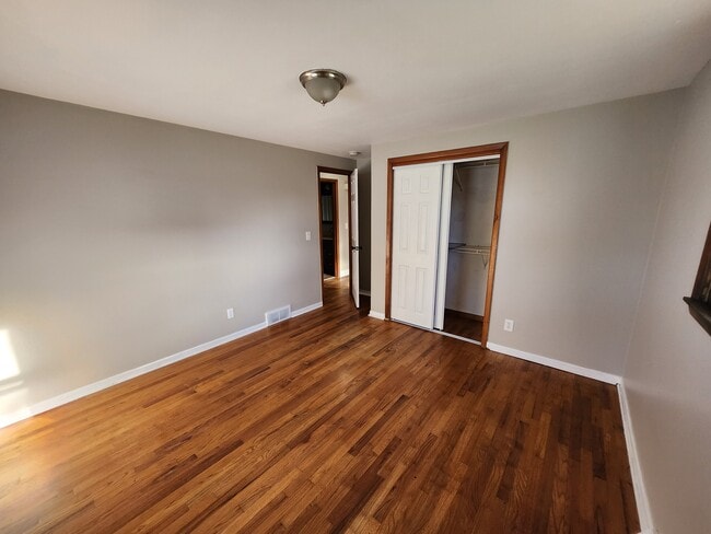 Building Photo - 4140 Birchwood Dr N