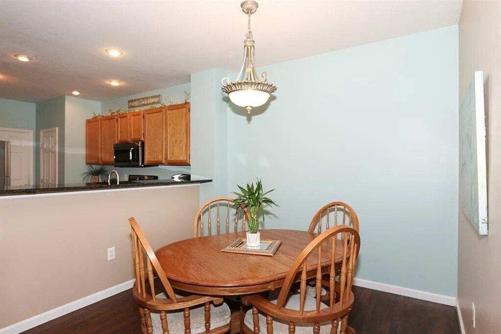 Building Photo - 7545 Mansion Cir