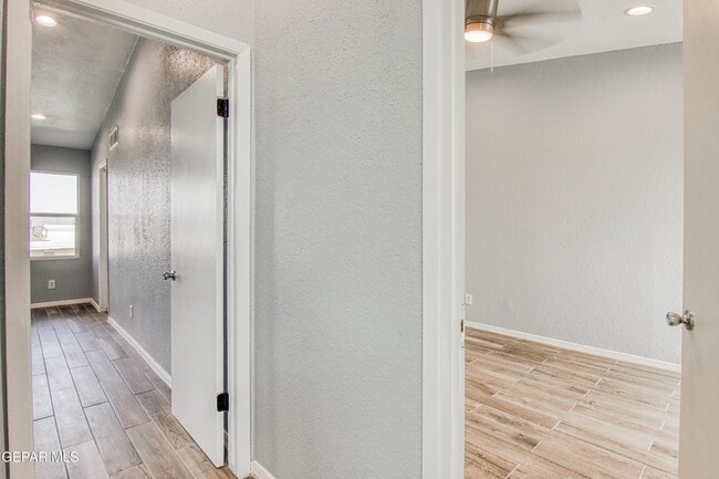 Building Photo - 6001 Morning Glory Cir