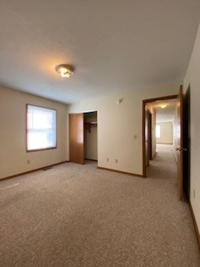 Building Photo - 212 Stonewall Ct