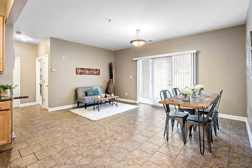 Building Photo - 845 Forest Ave #103
