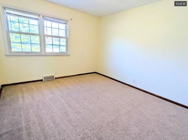Building Photo - 4016 Clifton Dr