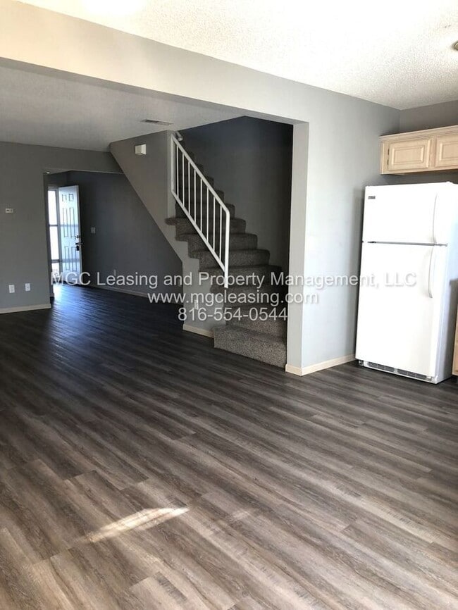 Building Photo - South Garden Townhomes