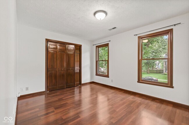 Building Photo - 738 Howe Dr