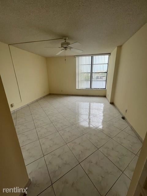 Building Photo - 2 br, 2 bath Condo - 7 Royal Palm Way Unit...