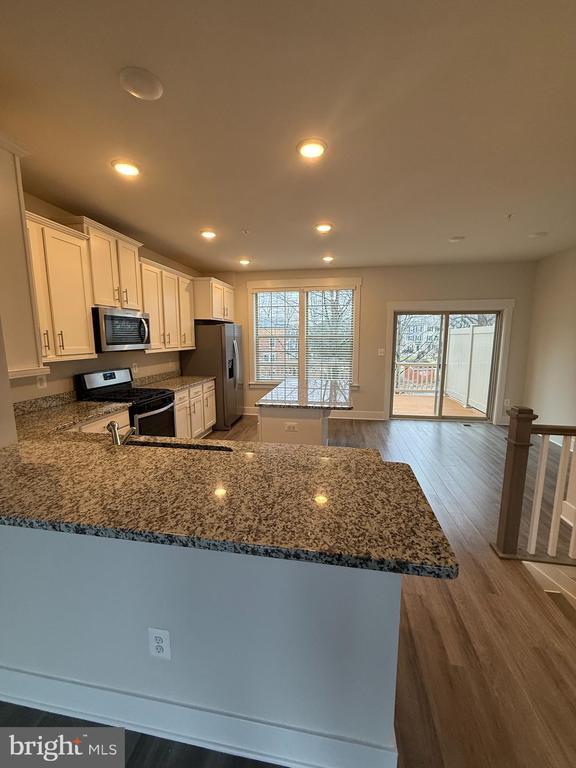 Building Photo - 253 Armenian Oak Dr