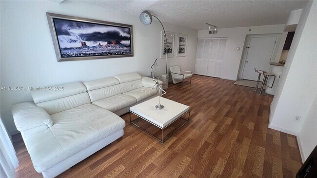 Building Photo - 770 Claughton Island Dr