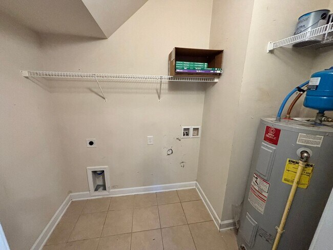 Building Photo - 3 Bedroom in Huntersville with Fenced Back...