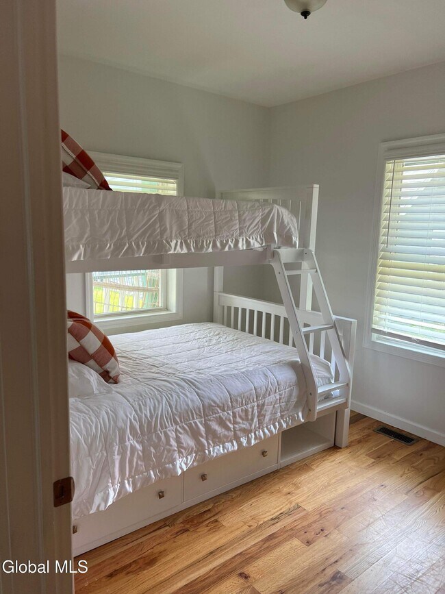 Building Photo - 165 Lake Ave