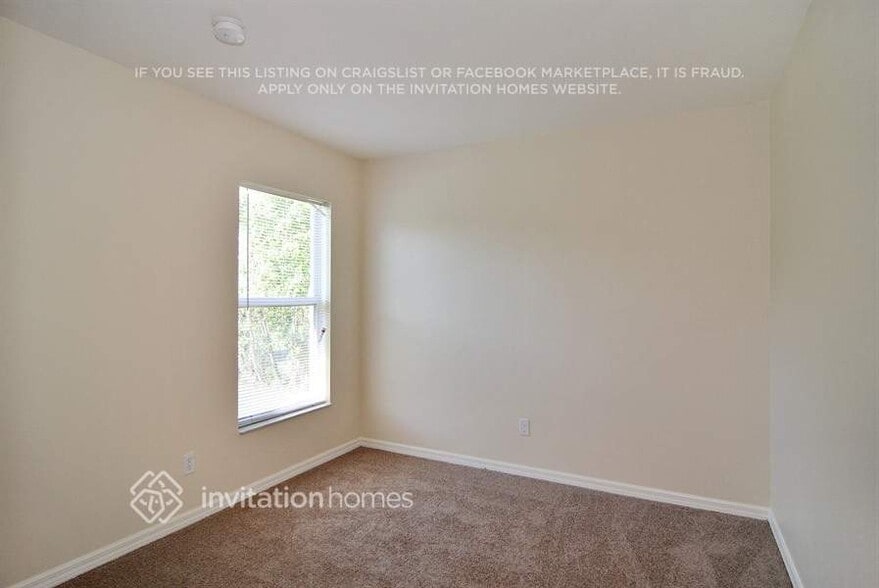 Building Photo - 2090 SW Capeador St