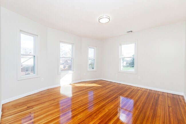 Building Photo - 74 Austin St